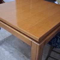 Tavolo apribile con sedie