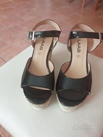 sandali con zeppa 