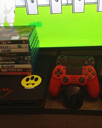 PlayStation 4... Più 10 giochi.. 2 joystick