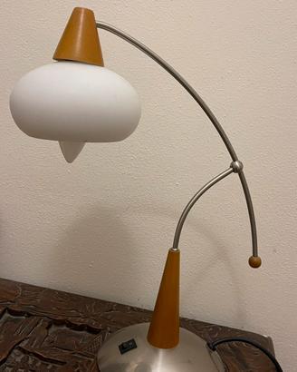 Lampada da tavolo moderna