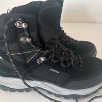 Scarponi da montagna nuovi