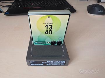 Samsung Galaxy Z Flip8 512GB ROM / 12GB  RAM Mint