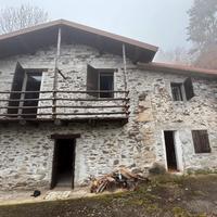 Baita nel bosco in Val Camonica a 1210m slm