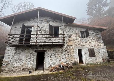 Baita nel bosco in Val Camonica a 1210m slm