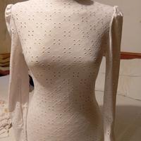 Maglia aderente e traforata