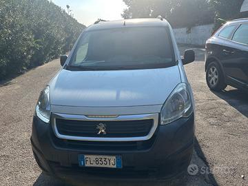 Auto furgonata Peugeot Partner
