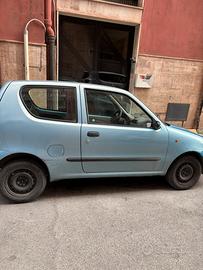 Macchina 600 anno 2005 prezzo 1000 trattabile