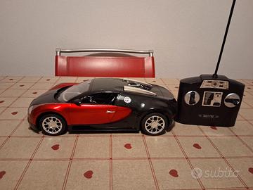 Modellino di auto radiocomandato 