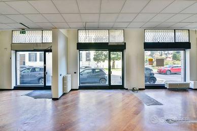 Immobile di 190 m² con 5 locali a Seregno
