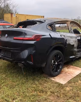 BMW X4 G02 2023 - scocca con documenti