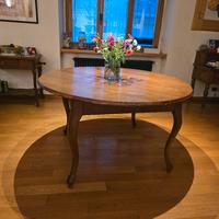 tavolo rotondo in stile classico