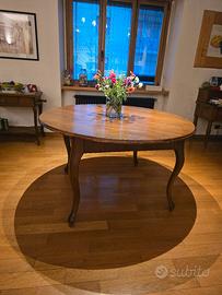 tavolo rotondo in stile classico