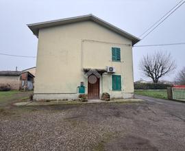 CASA SEMINDIPENDENTE A SISSA TRECASALI