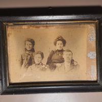 Antichissimo quadretto di famiglia