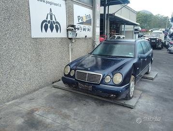 MERCEDES CLASSE E 2.5 TD 1997 605  PER RICAMBI
