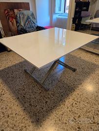 Tavolo bianco allungabile e regolabile in altezza