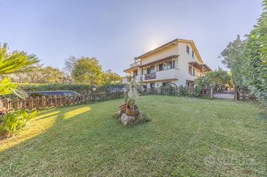 PORZIONE DI BIFAMILIARE A ROMA