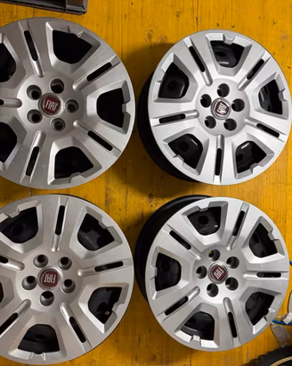 Cerchi in ferro originali Fiat Dobló 15” + coppe