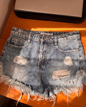 Shorts jeans strappati vita alta effetto vintage