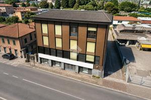 3 LOCALI A CALOLZIOCORTE