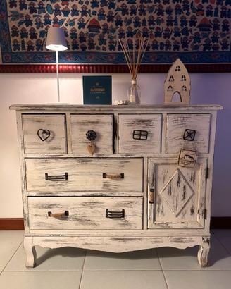 Mobile shabby con cassetti e antine