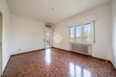 3 LOCALI A REGGIO NELL'EMILIA