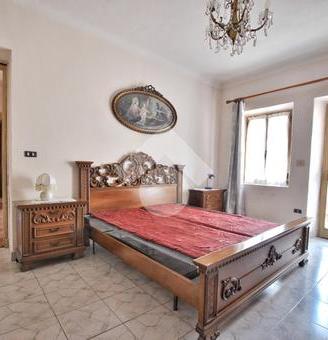 letto con testata