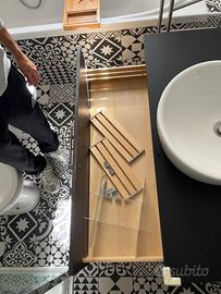 Mobile del bagno con lavantino