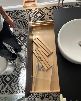 Mobile del bagno con lavantino