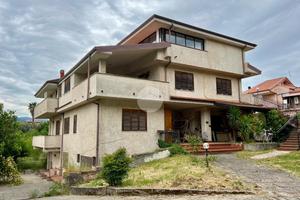 4 LOCALI A MENDICINO