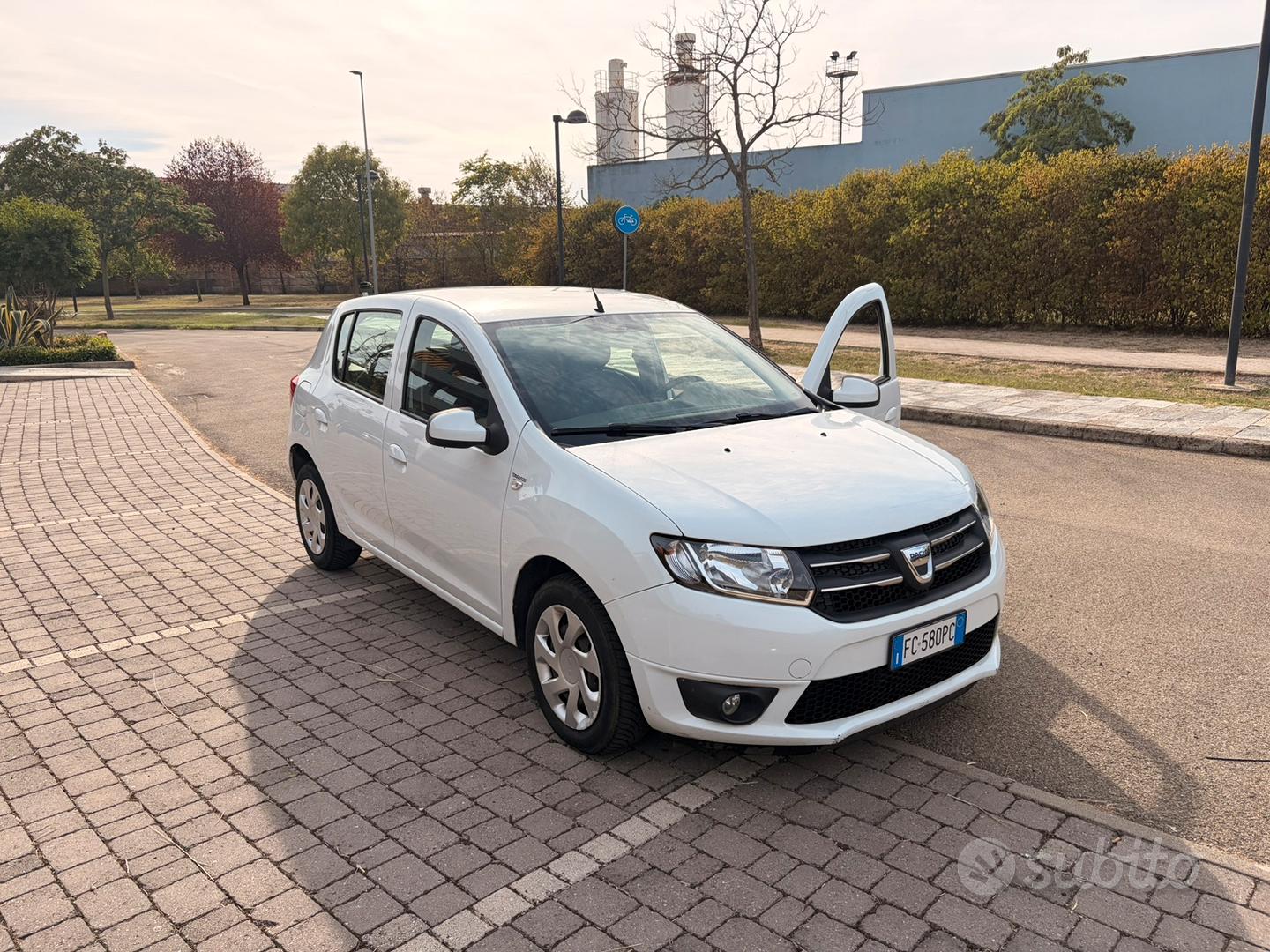 Dacia Sandero 2016 photo 2