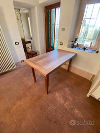 Tavolo legno massello allungabile