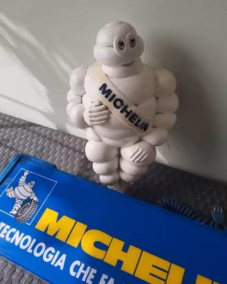 insegna con omino michelin bibendum 