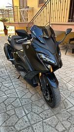 Yamaha T-max 560 tech max tech black