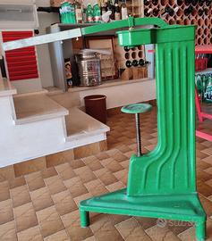 Tappatrice a colonna per tappi in sughero