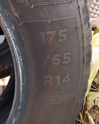 Treno gomme quattro stagioni