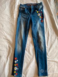 Jeans Desigual con applicazioni