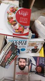 24  libri di cucina al prezzo totale di 60 euro 