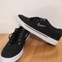 Nike nere basse di tela n.44