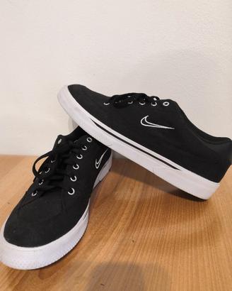 Nike nere basse di tela n.44