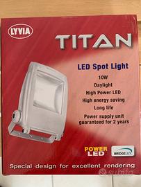 Lampade a led Lyvia Titan da 10w e 30w