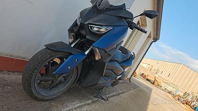 X-max 300