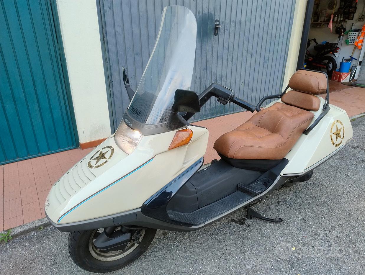 Honda Cn250 Honda 250 Usato Honda Scooter Honda Cn 250 - Main Image