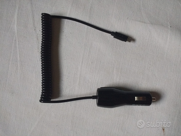 Carica batteria per cellulare per auto