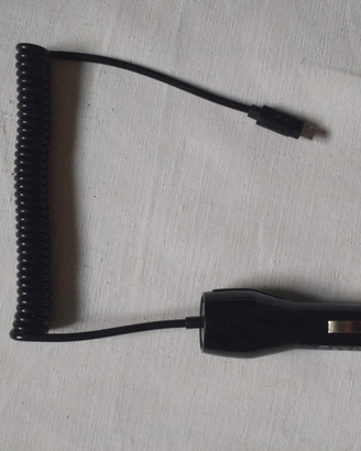 Carica batteria per cellulare per auto