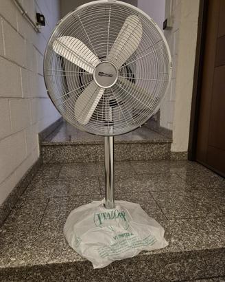 Ventilatore con piantana struttura in metallo