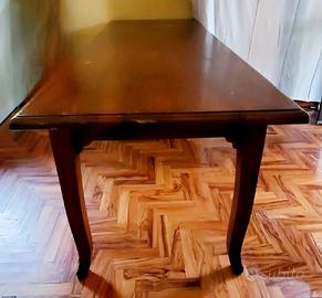 Tavolo grande in legno massiccio di noce