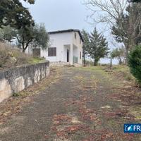 Casa con terreno - Castropignano