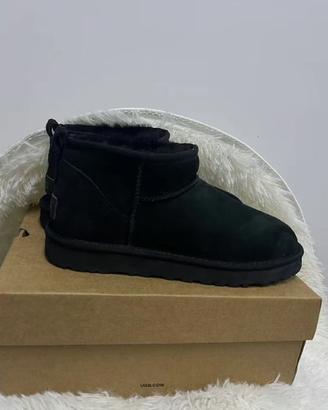 Stivali da neve UGG Classic Super Mini neri/36