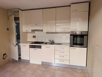 ARREDAMENTO CUCINA COMPLETO